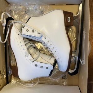Riedel, Competition Figure Skates - Sz 3.5